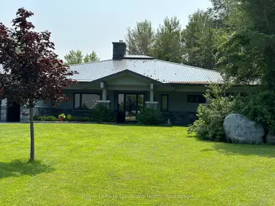 Detached in Clearview