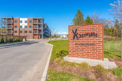 Condo Apartment in Clearview