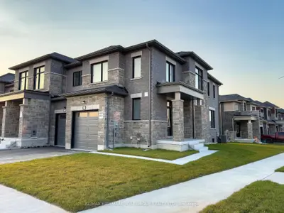 145 Fenchurch Manor, Barrie, On L9j 0x1
