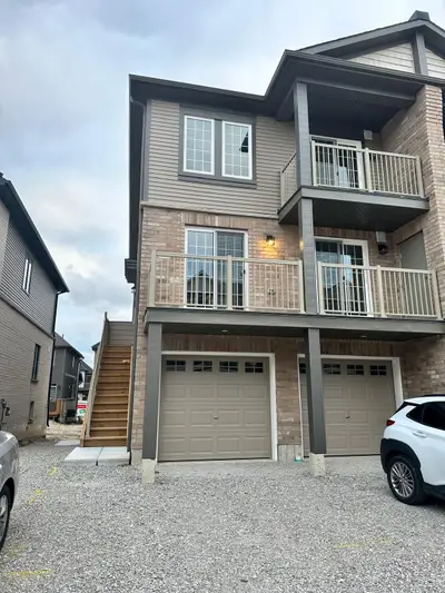 Condo Townhouse in Barrie