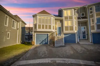 Condo Townhouse in Collingwood