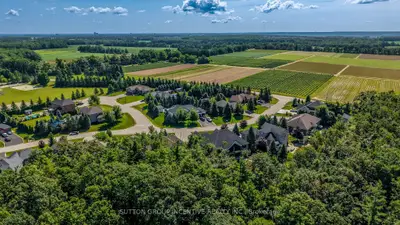 18 Lloyd Cook Drive W, Springwater, On L4m 4s4
