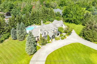 6 Midves Court, Springwater, On L9x 0p3