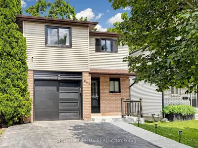 207 HICKLING Trail, Barrie, ON L4M 5W6