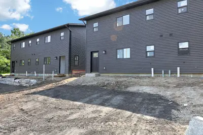 436 5th Avenue #1, Tay, On L0k 1r0