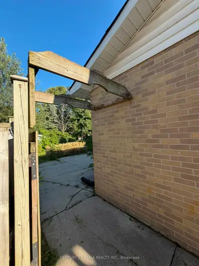 76 Bernick Drive Lower, Barrie, On L4m 2v6