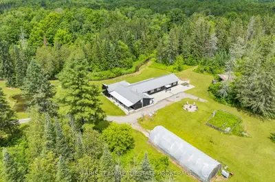 1076 Beaver Lane, Springwater, On P0b 1l0