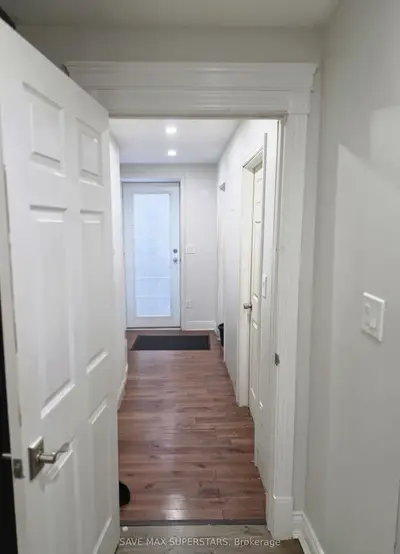 133 The Queensway Way Lower, Barrie, On L4m 0b4