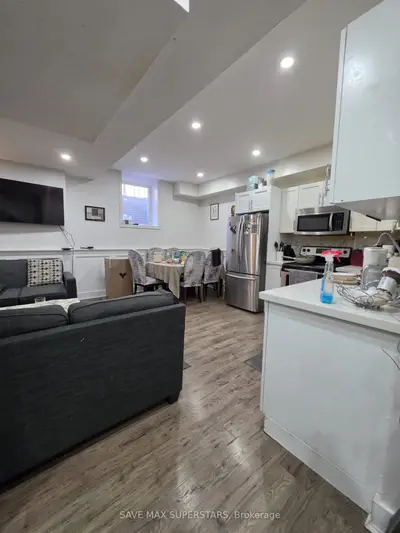 133 The Queensway Way Lower, Barrie, On L4m 0b4