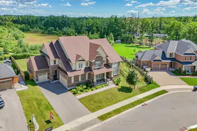19 Redmond Crescent, Springwater, On L9x 1z8