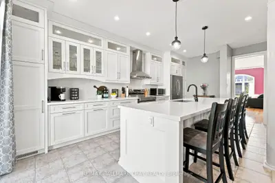 167 The Queensway, Barrie, On L4m 0b5