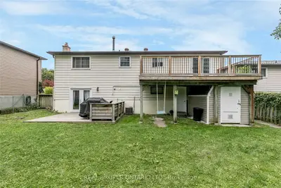 18 Chippawa Court Upper, Barrie, On L4m 5n8