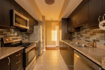 39 FERNDALE Drive S 112, Barrie, ON L4N 5T5