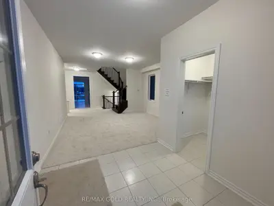 21 Sanford Circle, Springwater, On L9x 2a8