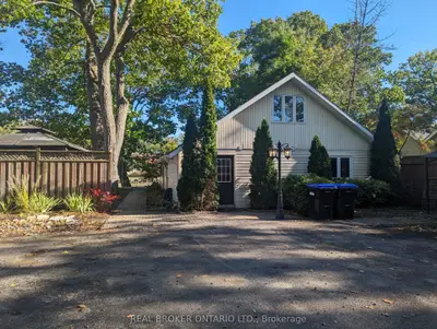 Detached in Wasaga Beach
