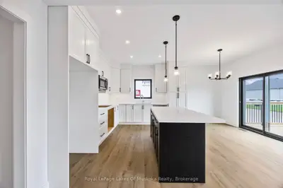 37 Harold Avenue, Severn, On L0k 1e0