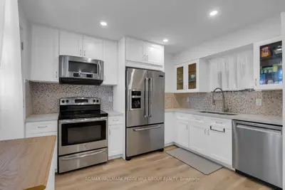 63 Ferris Lane B1, Barrie, On L4m 5c4