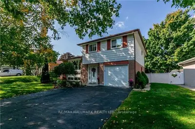 8 Meadowland Avenue Upper Unit, Barrie, On L4n 2y4