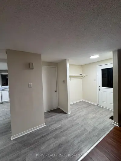 139 Hickling Trail, Barrie, On L4m 5t7