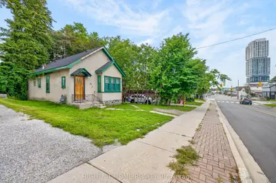 85 Maple Avenue, Barrie, On L4n 1s1