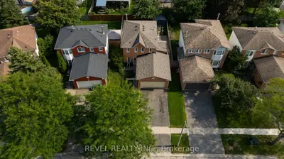7 Penton Drive, Barrie, On L4n 7a3