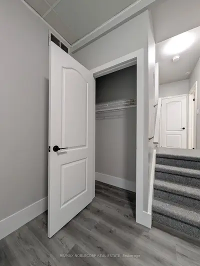 59 Scott Crescent Lower, Barrie, On L4n 4w2