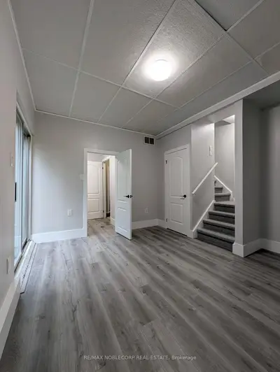 59 Scott Crescent Lower, Barrie, On L4n 4w2