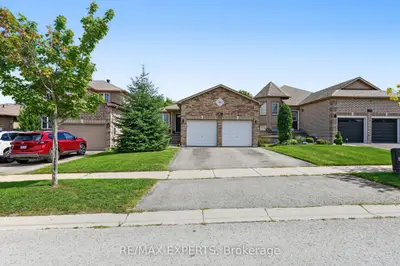 17 Michelle Drive Upper, Barrie, On L4n 5y1