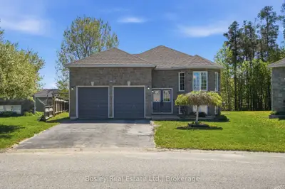 208 Lamont Court, Clearview, On L0m 1s0