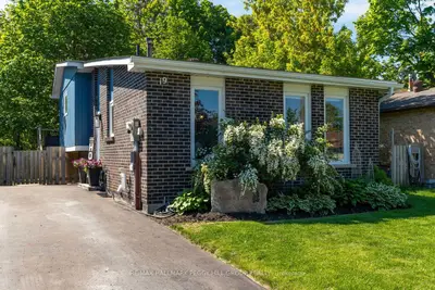 19 Austen Lane, Barrie, On L4n 4v4