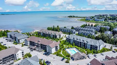 Condo Apartment in Collingwood
