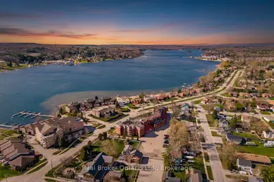 11 BECK Boulevard 402, Penetanguishene, ON L9M 2G1