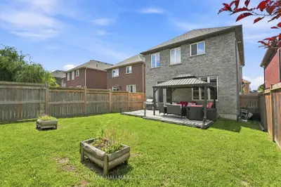 23 Nathan Crescent, Barrie, On L4n 0s5