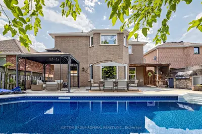 38 Felt Crescent, Barrie, On L4n 8v1