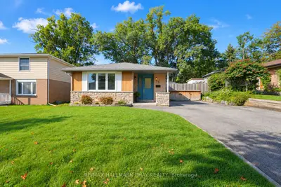11 Daphne Crescent, Barrie, On L4m 2y7