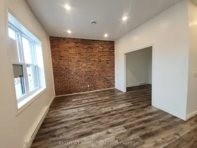 9 W Queen Street W 202, Springwater, On L0l 1p0