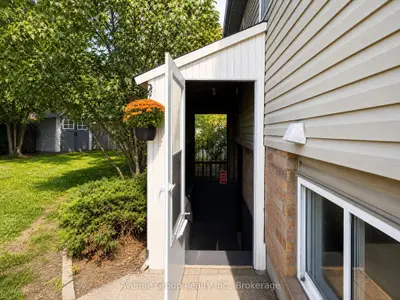 54 Leggott Avenue Lower, Barrie, On L4n 8a9