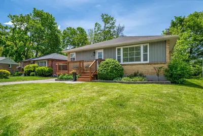 7 Oakley Park Square, Barrie, On L4m 2j9
