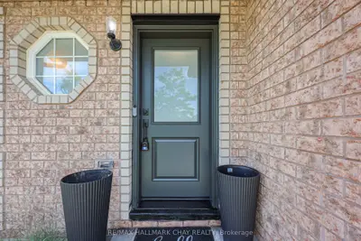 16 Buggs Gate, Barrie, On L4m 7a9