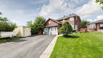 30 Harrogate Court, Barrie, On L4m 0b9