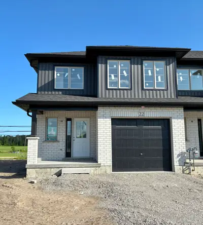 22 Strath Crescent, Springwater, On L0l 1p0