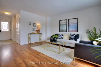 24 Lampman Lane, Barrie, On L4n 5b1
