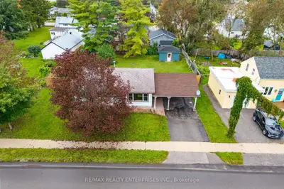 390 W Mississaga Street W, Orillia, On L3v 3c5