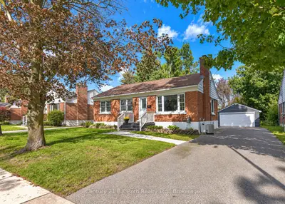 28 BORLAND Street W, Orillia, ON L3V 3R5