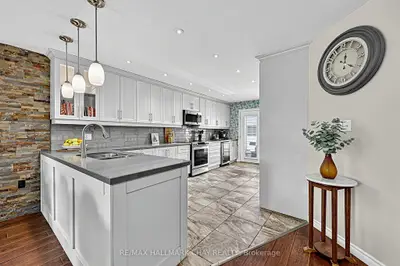 76 Shalom Way, Barrie, On L4n 5y3
