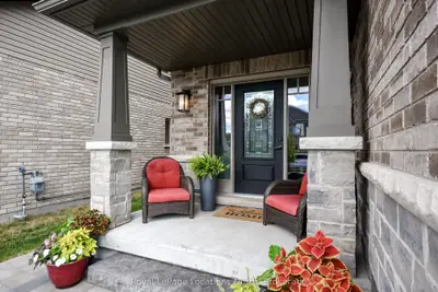 25 Maidens Crescent, Collingwood, On L9y 3b7