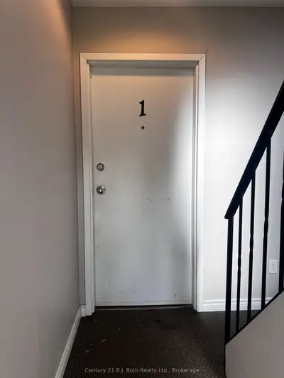 520 High Street Unit 1, Orillia, On L3v 4y1