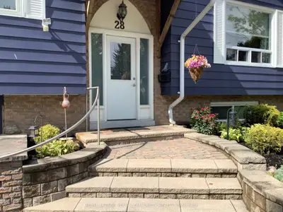 28 Indian Arrow Road, Barrie, On L4m 5h3