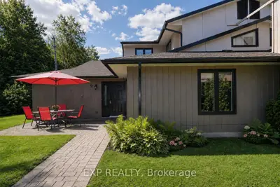 9 Trafalgar Road, Collingwood, On L9y 5g4