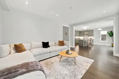 35 Sweet Cicely Street, Springwater, On L9x 2c7